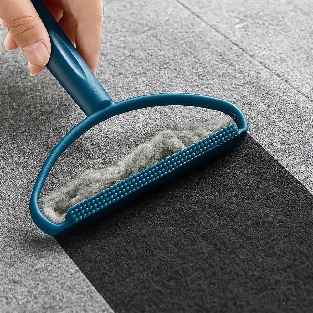 Brosse anti-poils pour canapés et tapis