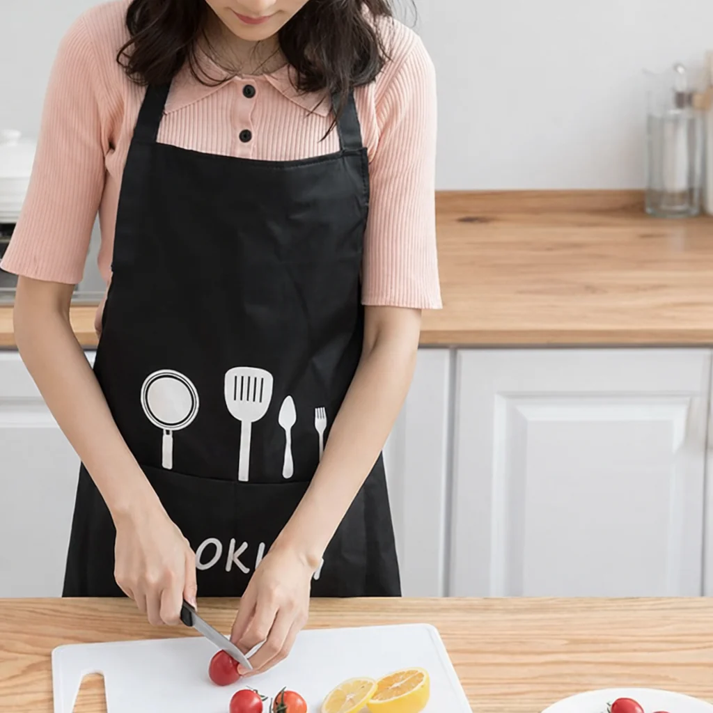 Tablier de Cuisine Imperméable “Cooking” Ajustable en Polyester – Unisexe, Résistant aux Taches et à l’Huile - Image 2